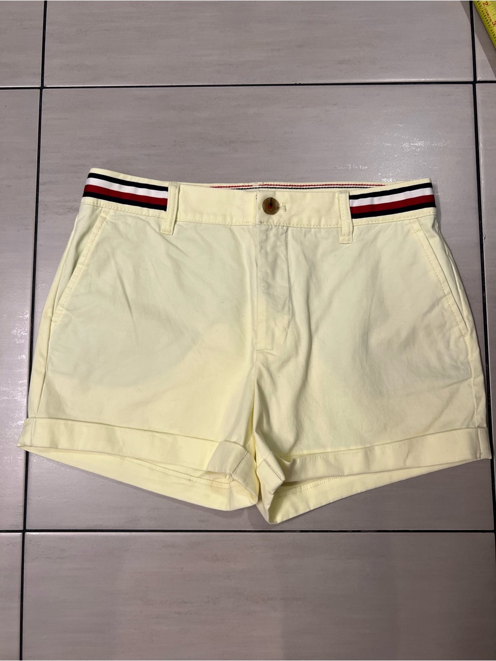 Tommy Hilfiger Light Yellow Stretch Cuffed Chino Shorts Size 4